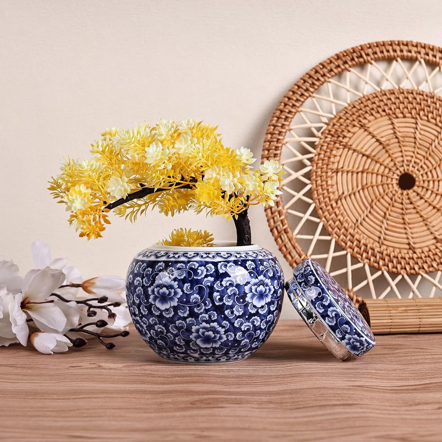 Retro Blue and White Porcelain Decorative Jars