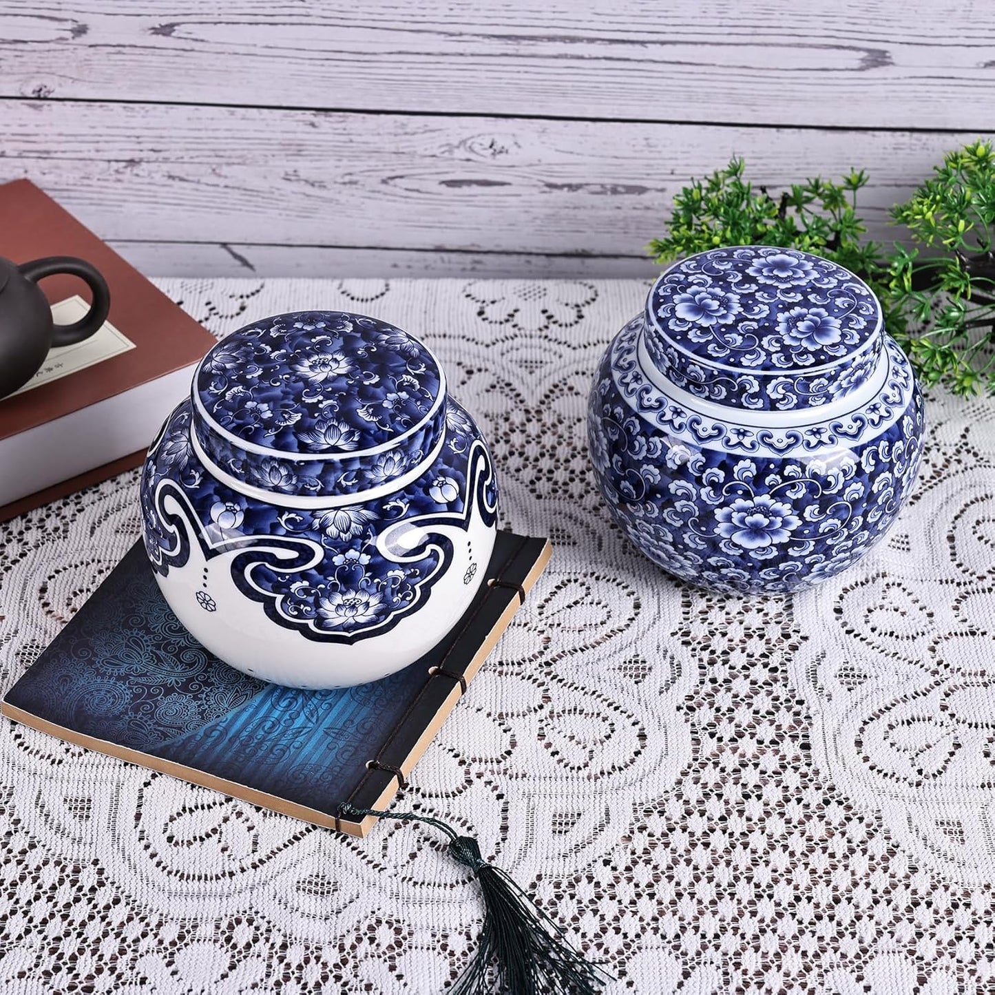 Retro Blue and White Porcelain Decorative Jars