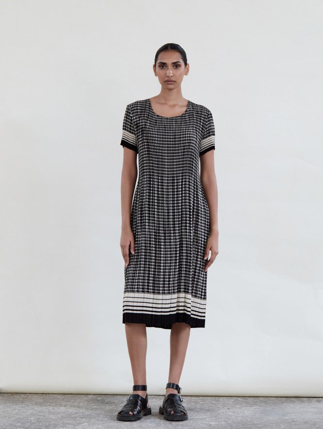 Houndstooth Pleated Midi Dress