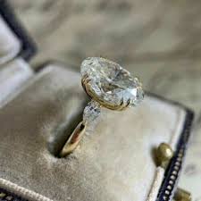 Stunning Cubic Zirconia Oval Moissanite Ring