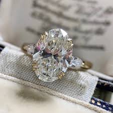 Stunning Cubic Zirconia Oval Moissanite Ring