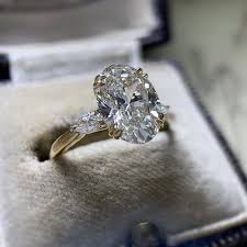 Stunning Cubic Zirconia Oval Moissanite Ring