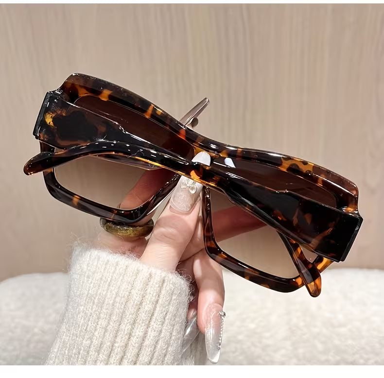 CAESAR Large Frame Integrated Sunglasses