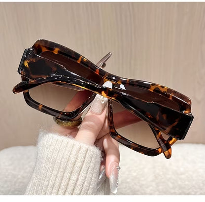 CAESAR Large Frame Integrated Sunglasses