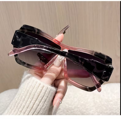 CAESAR Large Frame Integrated Sunglasses