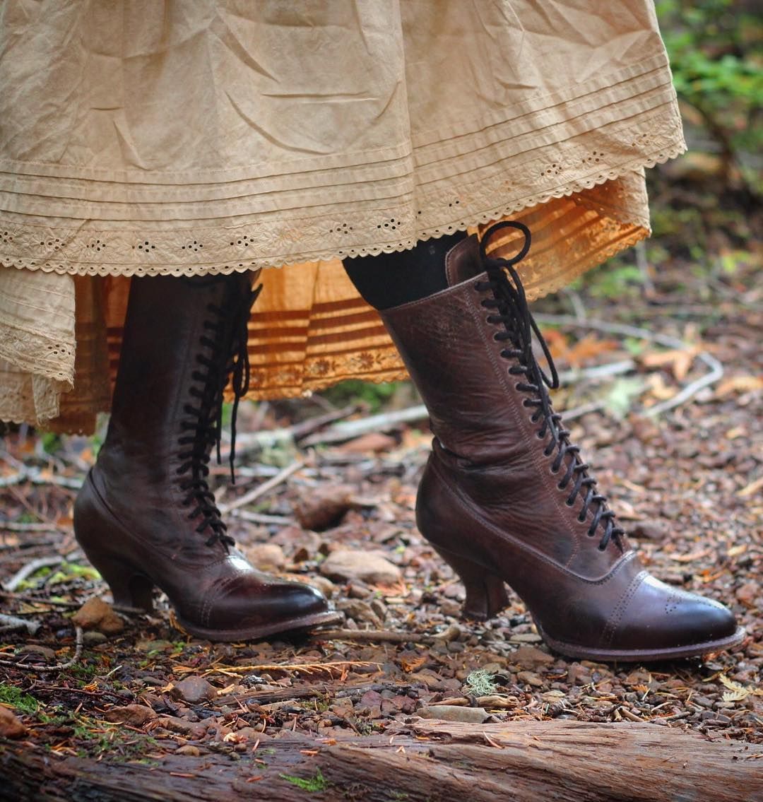 Victorian Retro Lace-Up Boots