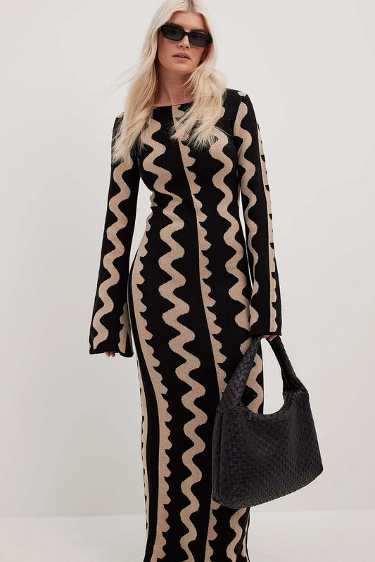 Wave Print Knitted Black Maxi Dress